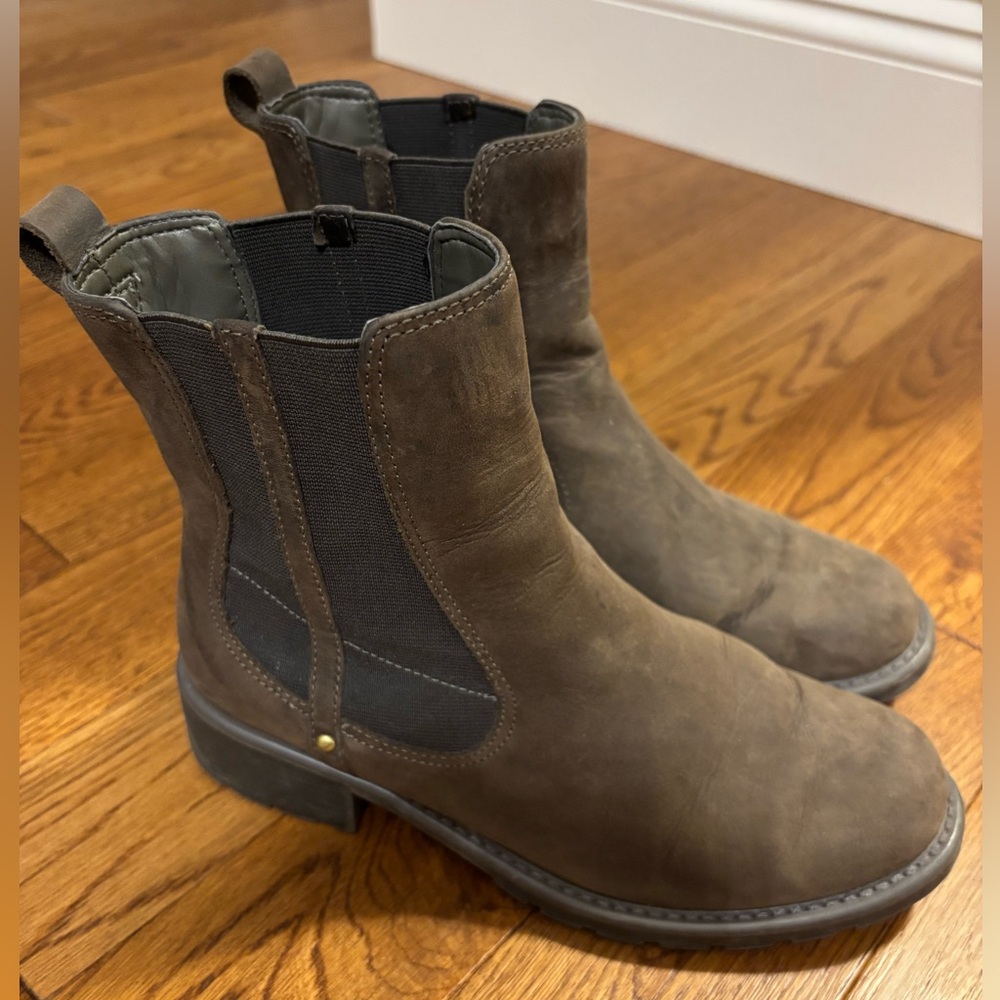 Clark’s brown leather Chelsea boot size 7 / 37.5